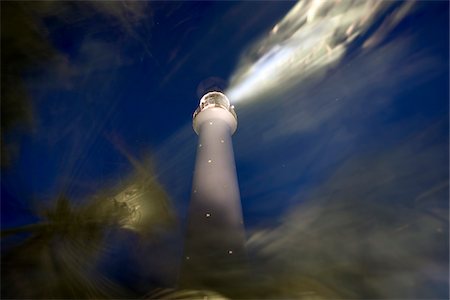 The Gibbs Hill Lighthouse during a storm on the island of Bermuda. Foto de stock - Sin royalties Premium, Código: 600-07945096