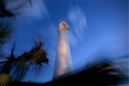 pilotar - The Gibbs Hill Lighthouse during a storm on the island of Bermuda. Foto de stock - Sin royalties Premium, Código: 600-07945097