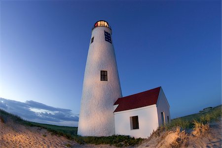 feu clignotant - Great Point lighthouse, (also known as Nantucket Light) illuminated at dusk, Nantucket, Massachusetts, USA Photographie de stock - Premium Libres de Droits, Code: 600-07945102