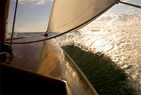 Sailing aboard an SS class sailboat from the Museum of Yachting in Newport, Rhode Island, USA Photographie de stock - Premium Libres de Droits, Code: 600-07945123