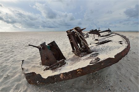 east frisia - The Shipwreck at East End, Norderney, East Frisia Island, North Sea, Lower Saxony, Germany Foto de stock - Sin royalties Premium, Código: 600-07945234