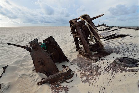 east frisia - The Shipwreck at East End, Norderney, East Frisia Island, North Sea, Lower Saxony, Germany Foto de stock - Sin royalties Premium, Código: 600-07945235