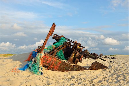 east frisia - The Shipwreck at East End, Norderney, East Frisia Island, North Sea, Lower Saxony, Germany Foto de stock - Sin royalties Premium, Código: 600-07945231