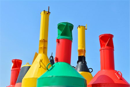 emerald green - Close-up of Waterway Markers and Buoys in Harbor, Norderney, East Frisia Island, North Sea, Lower Saxony, Germany Foto de stock - Sin royalties Premium, Código: 600-07945354