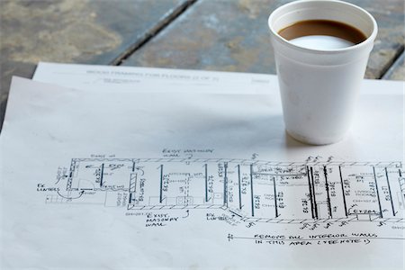 simsearch:600-07965947,k - Home Renovation Still Life with Blueprint and Styrofoam Coffee Cup Foto de stock - Royalty Free Premium, Número: 600-07958201