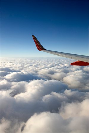 View from Window of Southwest Airlines Jet while Flying over Clouds Foto de stock - Sin royalties Premium, Código: 600-07965837