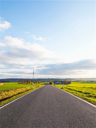 Highway through Weser Hills, North Rhine-Westphalia, Germany Foto de stock - Sin royalties Premium, Código: 600-07965890