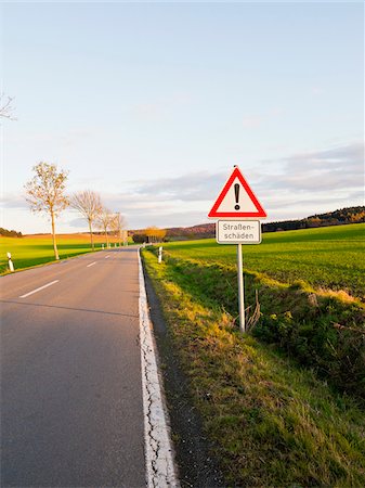 Proceed with Caution Sign on Highway through Weser Hills, North Rhine-Westphalia, Germany Stockbilder - Premium RF Lizenzfrei, Bildnummer: 600-07965893