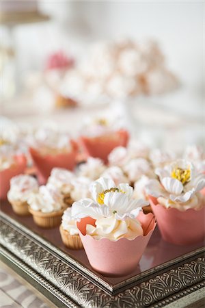 simsearch:600-05786691,k - Close-up of Cupcakes at Wedding, Toronto, Ontario, Canada Foto de stock - Sin royalties Premium, Código: 600-07966150