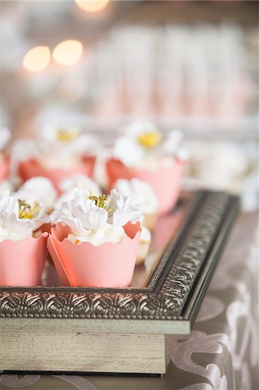 Close-up of Cupcakes at Wedding, Toronto, Ontario, Canada Stock Photo - Premium Royalty-Free, Artist: Ikonica, Image code: 600-07966152