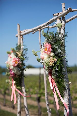 Flowers on Wooden Archway for Wedding, Niagara-on-the-Lake, Ontario, Canada Stock Photo - Premium Royalty-Free, Code: 600-07966162