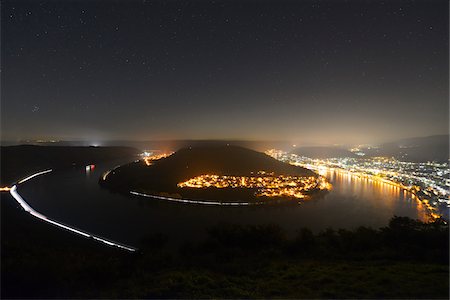 Loop of River Rhine in Night with Starry Sky, Gedeonseck, Boppard, Rhein-Hunsrueck-District, Rhineland-Palatinate, Germany Foto de stock - Sin royalties Premium, Código: 600-07968241