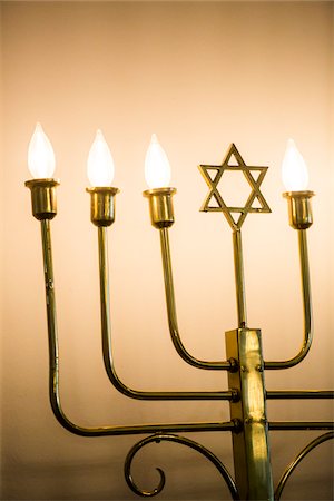 stella di davide - Close-up of Menorah with Star of David, Studio Shot Fotografie stock - Premium Royalty-Free, Codice: 600-07991478