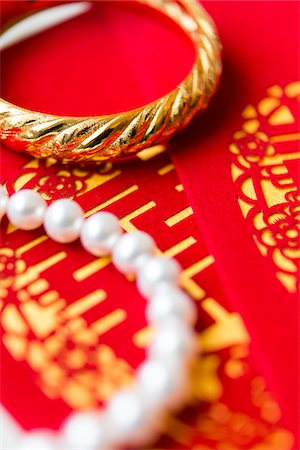 symbol present - Close-up of Bridal Jewelry and Ang Pow, Studio Shot Stock Photo - Premium Royalty-Free, Code: 600-07991473