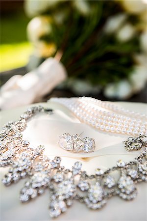 simsearch:600-03738520,k - Close-up of Earrings and Necklaces with Bridal Bouquet Stock Photo - Premium Royalty-Free, Code: 600-07991488