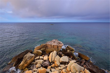 Rocky Coast in Summer, La Couronne, Martigues, Cote Bleue, Mediterranean Sea, Bouches-du-Rhone, Provence-Alpes-Cote d'Azur, France Stock Photo - Premium Royalty-Free, Code: 600-07991494