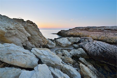 Rocky Coast at Dawn in Summer, La Couronne, Martigues, Cote Bleue, Mediterranean Sea, Bouches-du-Rhone, Provence-Alpes-Cote d'Azur, France Foto de stock - Sin royalties Premium, Código: 600-07991496