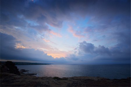 Rocky Coast at Dawn in Summer, Anse de Boumandariel, La Couronne, Martigues, Cote Bleue, Mediterranean Sea, Bouches-du-Rhone, Provence-Alpes-Cote d'Azur, France Fotografie stock - Premium Royalty-Free, Codice: 600-07991498