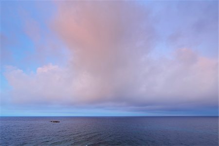 Mediterranean Sea at Dawn in Summer, Anse de Boumandariel, La Couronne, Martigues, Cote Bleue, Bouches-du-Rhone, Provence-Alpes-Cote d'Azur, France Fotografie stock - Premium Royalty-Free, Codice: 600-07991499