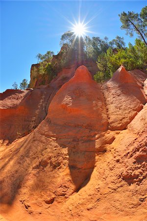 simsearch:600-08783056,k - Eroded Mountain in Ochre Breakage with Sun, Sentier des Ocres, Roussillon, Vaucluse, Provence, France Stock Photo - Premium Royalty-Free, Code: 600-07991512