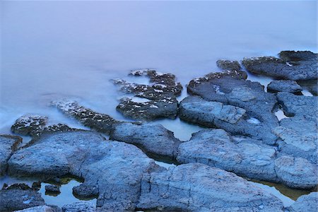 Stone Coast with Sea at Dusk, La Couronne, Martigues, Cote Bleue, Mediterranean Sea, Bouches-du-Rhone, Provence-Alpes-Cote d'Azur, France Photographie de stock - Premium Libres de Droits, Code: 600-07991540