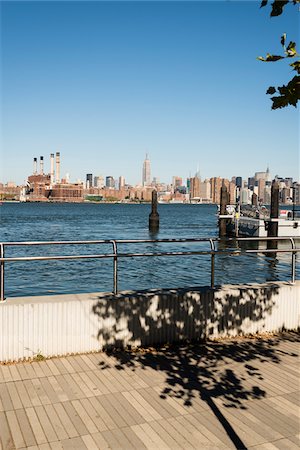 simsearch:600-07991570,k - View of Manhattan from Williamsburg, Brooklyn, New York City, New York, USA Stock Photo - Premium Royalty-Free, Code: 600-07991565