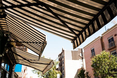 Awnings hanging over Restaurant, Williamsburg, Brooklyn, New York City, New York, USA Foto de stock - Royalty Free Premium, Número: 600-07991576