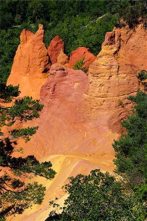 Ocher Breakage Cliffs in Summer, Colorado Provencal, Rustrel, Provence, Vaucluse, France Photographie de stock - Premium Libres de Droits, Code: 600-07991758