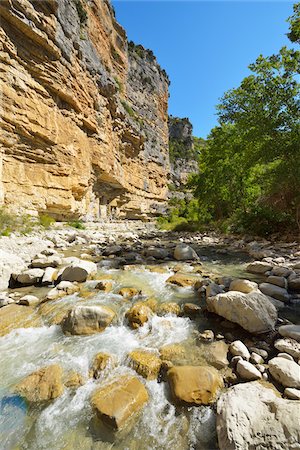 simsearch:600-06553318,k - River flowing through Canyon in the Summer, Gorges de L Eygues, Saint May, Remuzat, Drome, France Photographie de stock - Premium Libres de Droits, Code: 600-07991753