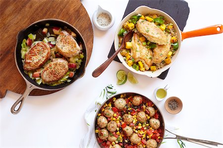 simsearch:700-03451646,k - Three healthy skillet dinners with pork, meatballs and chicken, studio shot on white background Photographie de stock - Premium Libres de Droits, Code: 600-08002129