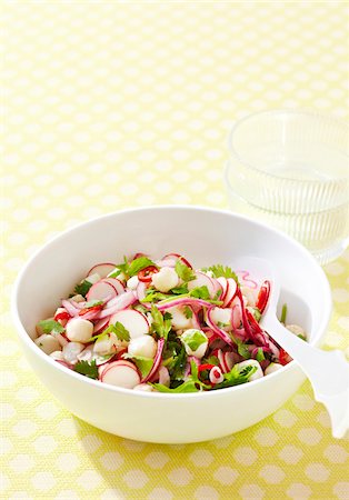 Scallop Ceviche with radish, purple onion and cilantro, studio shot on yellow background Foto de stock - Sin royalties Premium, Código: 600-08002123