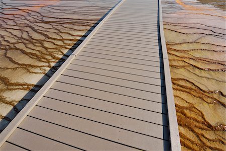 parque nacional yellowstone - Boardwalk at Grand Prismatic Spring, Midway Geyser Basin, Yellowstone National Park, Teton County, Wyoming, USA Foto de stock - Sin royalties Premium, Código: 600-08002222