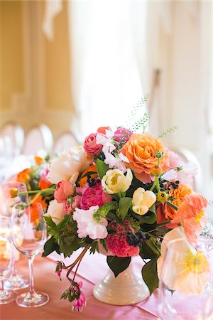 Floral Centerpiece on Set Table Stock Photo - Premium Royalty-Free, Code: 600-08025972