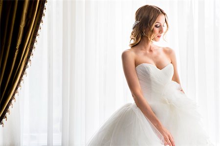 Portrait of Bride in Strapless Wedding Dress, Toronto, Ontario, Canada Stock Photo - Premium Royalty-Free, Code: 600-08025986