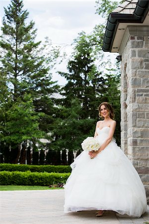 strapless - Portrait of Bride Outdoors, Toronto, Ontario, Canada Stock Photo - Premium Royalty-Free, Code: 600-08025996