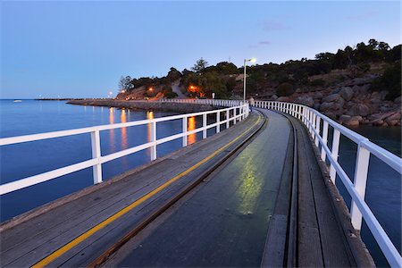 Wooden Walkway at Dusk, Granite Island, Victor Harbor, South Australia, Australia Photographie de stock - Premium Libres de Droits, Code: 600-08026071