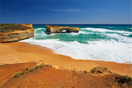 Eroded Limestone Rock in Ocean in Summer, London Arch, Port Campbell National Park, Great Ocean Road, Victoria, Australia Foto de stock - Sin royalties Premium, Código: 600-08026098