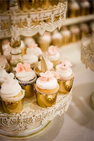 pink - Vanilla Cupcakes in Gold Foil on Stands at Wedding Stock Photo - Premium Royalty-Free, Code: 600-08059819