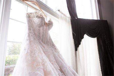 simsearch:600-08059981,k - Wedding Dress Hanging by Window Photographie de stock - Premium Libres de Droits, Code: 600-08059971