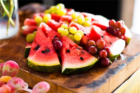 Close-up of Watermelon and Grapes Foto de stock - Sin royalties Premium, Código: 600-08059984