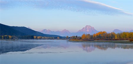 simsearch:841-08102014,k - Oxbow Bend of Snake River with Mt Moran and American Aspens (Populus tremuloides) in Autumn Foliage, Grand Teton National Park, Wyoming, USA Photographie de stock - Premium Libres de Droits, Code: 600-08082877