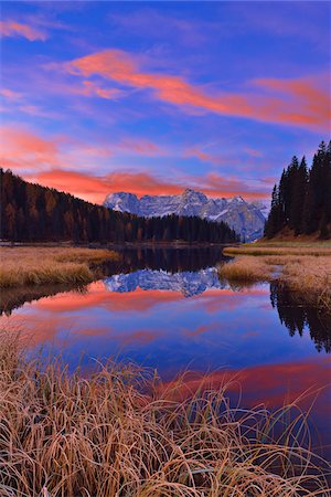 Misurina Lake with Sorapis at Sunrise in Autumn, Cadore, Belluno District, Veneto, Dolomites, Alps, Italy Photographie de stock - Premium Libres de Droits, Code: 600-08082937