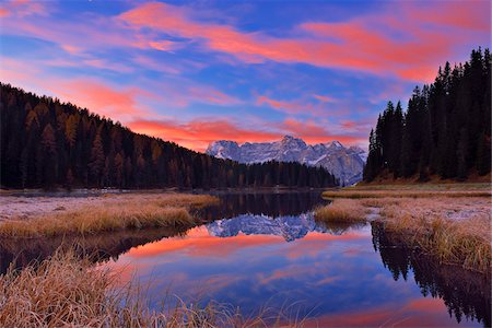 dramatizing - Misurina Lake with Sorapis at Sunrise in Autumn, Cadore, Belluno District, Veneto, Dolomites, Alps, Italy Stock Photo - Premium Royalty-Free, Code: 600-08082938