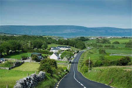 simsearch:841-07523765,k - Scenic view of road to Burren, Republic of Ireland Photographie de stock - Premium Libres de Droits, Code: 600-08102728