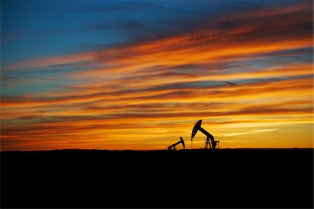 saskatchewan - Pump Jacks in Oilfield, Saskatchewan, Canada Fotografie stock - Premium Royalty-Free, Codice: 600-08102824