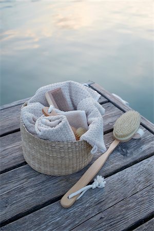 Towels and Brush on Dock, Wolfgangsee, Salzburger Land, Austria Photographie de stock - Premium Libres de Droits, Code: 600-08138877