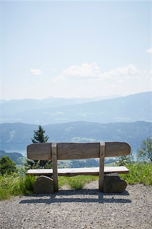 simsearch:700-02671175,k - Bench overlooking Lake and Mountains, Carinthia, Austria Photographie de stock - Premium Libres de Droits, Code: 600-08145737