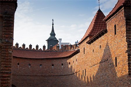 polish (places and things) - Shadow on Brick Wall of Building, Stare Miasto, Warsaw, Poland Photographie de stock - Premium Libres de Droits, Code: 600-08212921