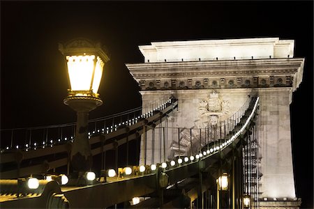 Szechenyi Chain Bridge at Night, Budapest, Hungary Foto de stock - Sin royalties Premium, Código: 600-08212964