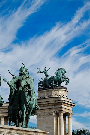 Statues of Seven Chieftains of the Magyars, Hereos' Square, Budapest, Hungary Foto de stock - Sin royalties Premium, Código: 600-08212965